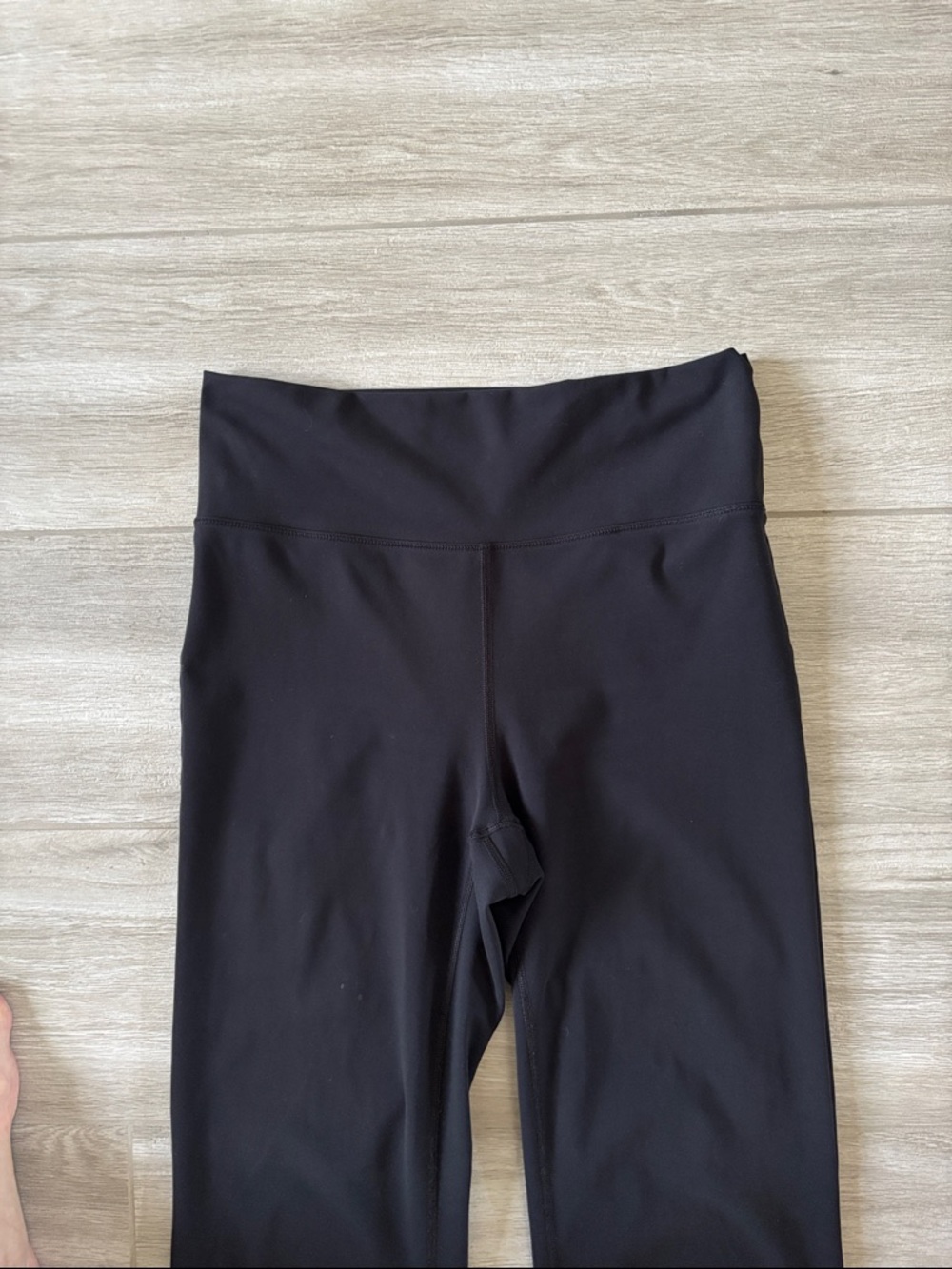 Vuori Black Wide Leg Flare Leggings Pants Size Medium - Picture 3 of 14